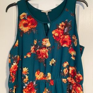 Beautiful green sleeveless dress, size XXL with elastic waist and cutout at top.